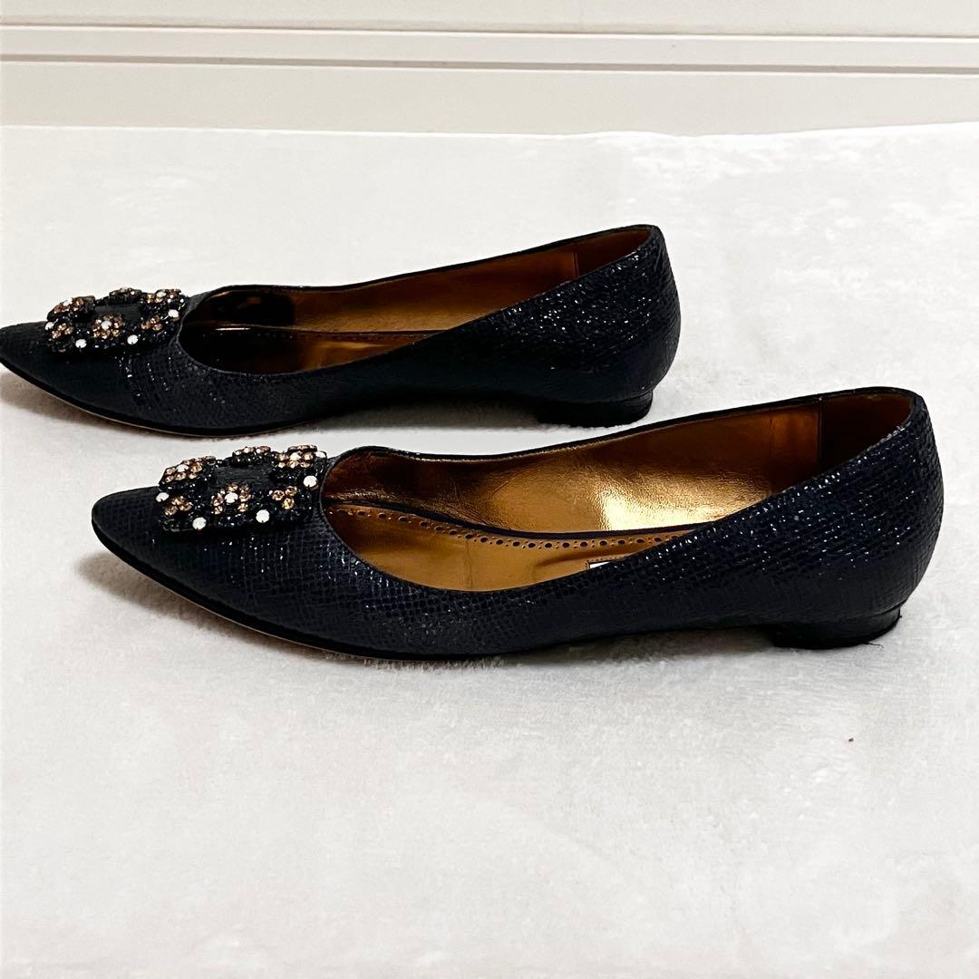 ★美品★マノロブラニク　パンプス　ハンギシ　ビジュー　ネイビー　38 フラット