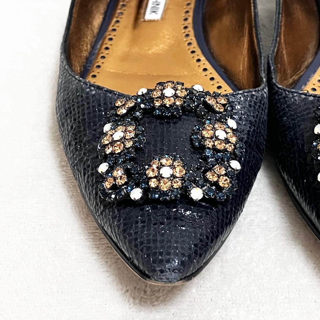 ★美品★マノロブラニク　パンプス　ハンギシ　ビジュー　ネイビー　38 フラット