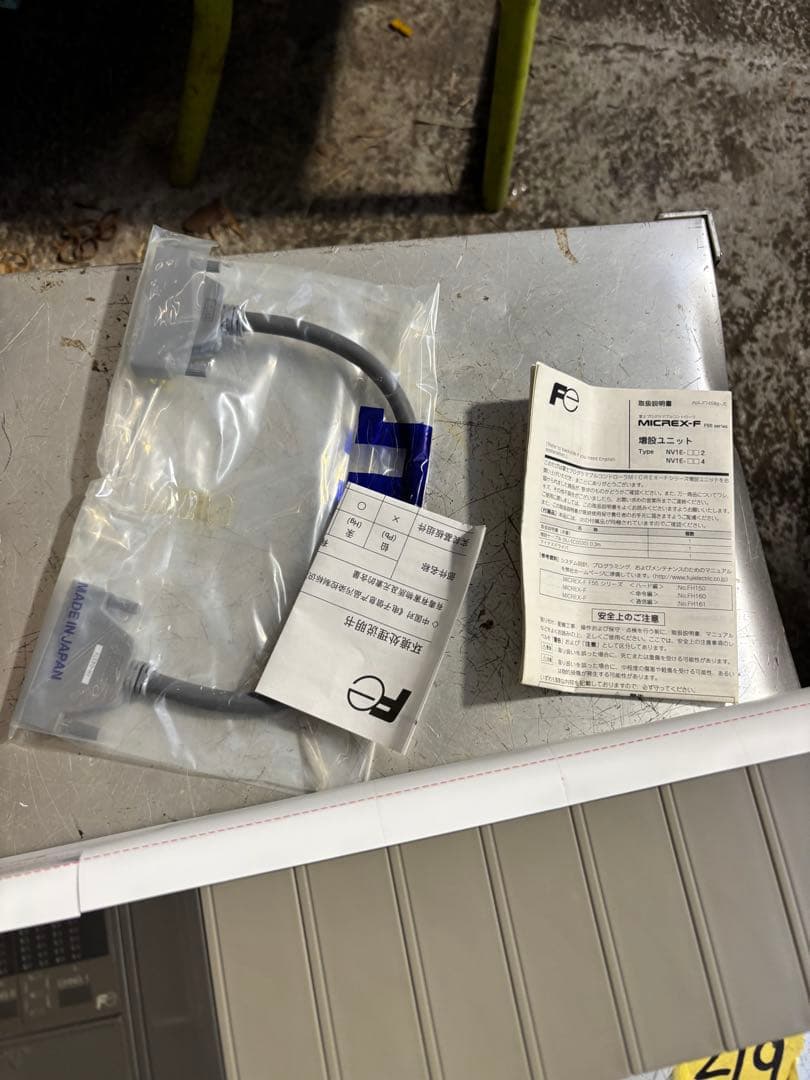 富士電機プログラマブルコントローラ NV1E-084。新品同様未使用。動作未確認