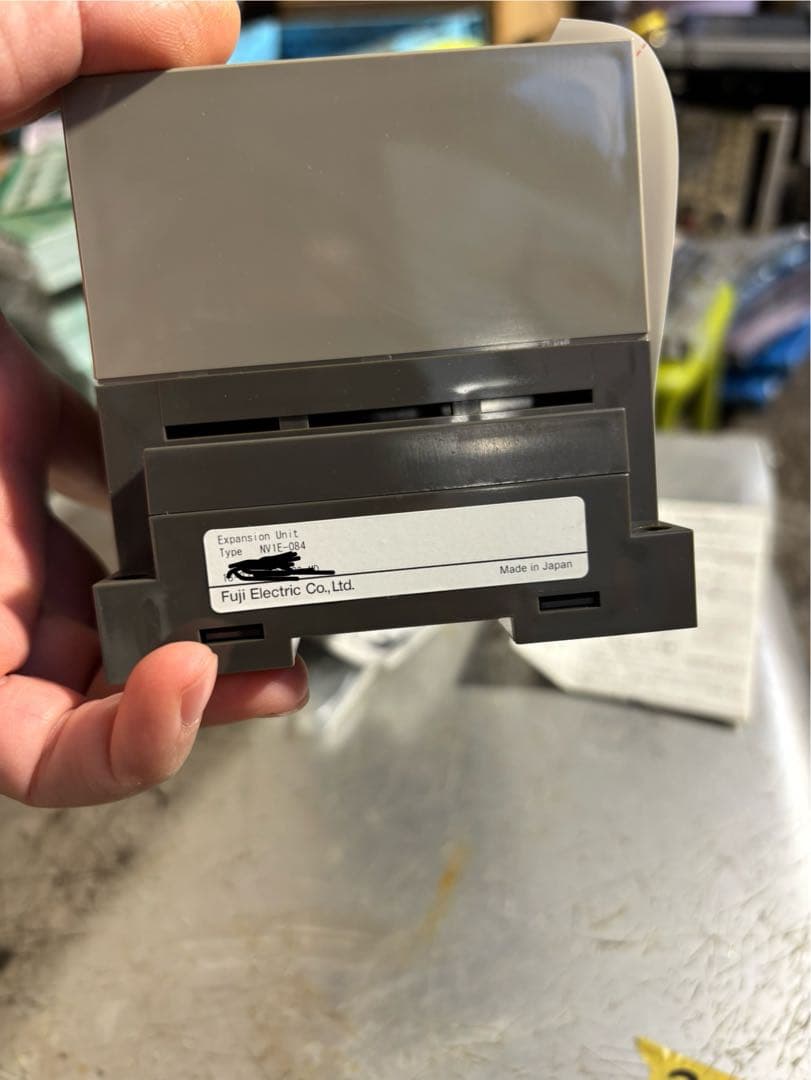 富士電機プログラマブルコントローラ NV1E-084。新品同様未使用。動作未確認