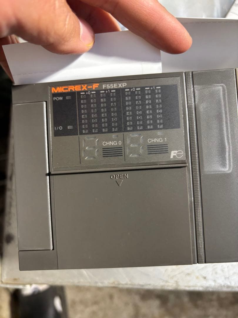 富士電機プログラマブルコントローラ NV1E-084。新品同様未使用。動作未確認