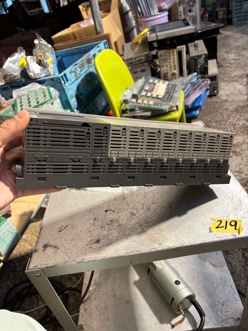 富士電機プログラマブルコントローラ NV1E-084。新品同様未使用。動作未確認