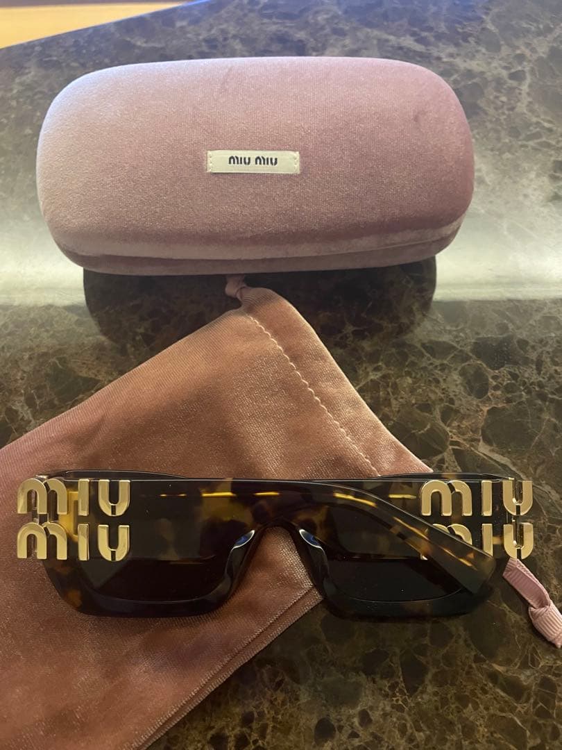 （新品正規品）miu miu ブラウン サングラス ケース付き