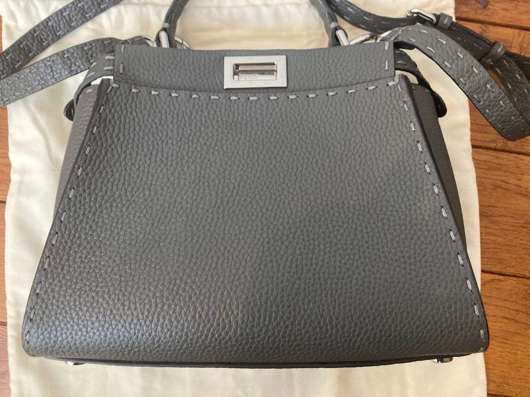 フェンディ FENDI ミニ ピーカブー セレリア グレー