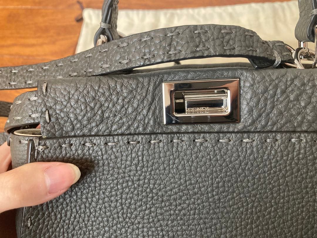 フェンディ FENDI ミニ ピーカブー セレリア グレー