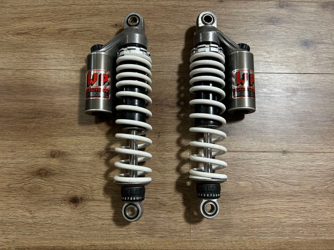 D*n様 WPサスペンション　ホワイトパワー　リアサスペンション　Vmaxから取