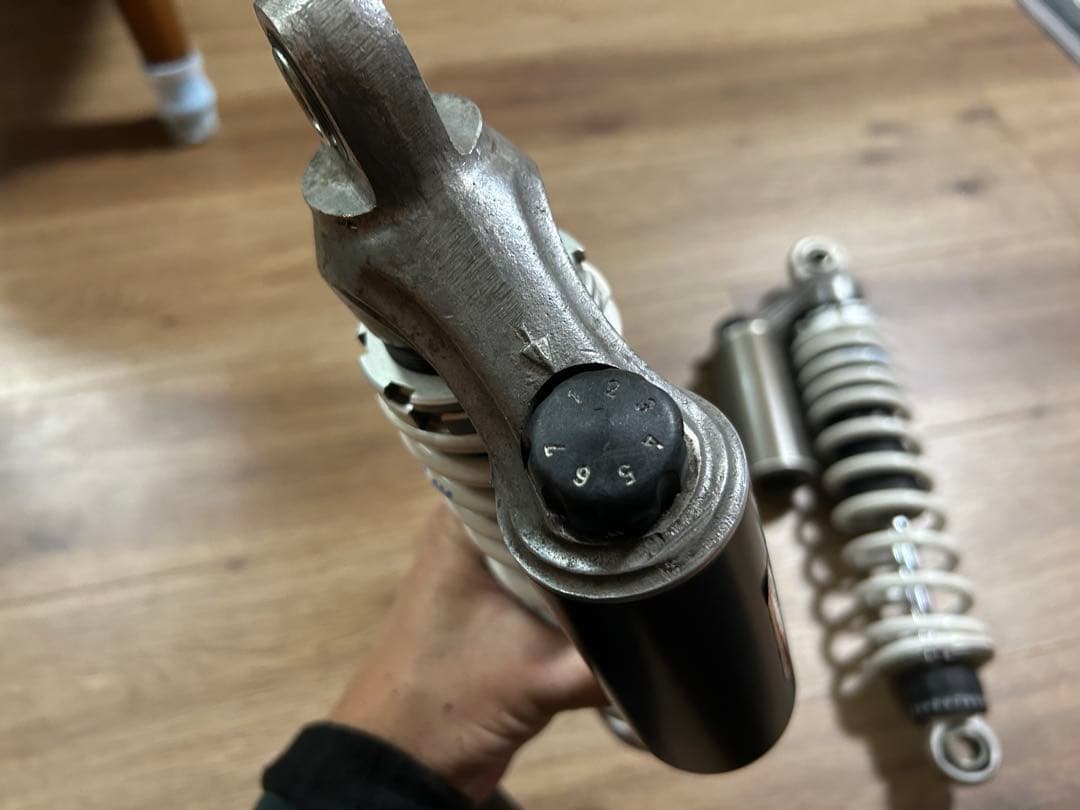 D*n様 WPサスペンション　ホワイトパワー　リアサスペンション　Vmaxから取