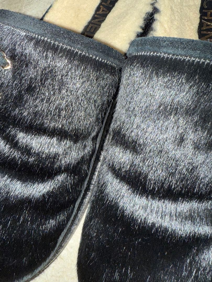 CHANEL ブラックファーミュール