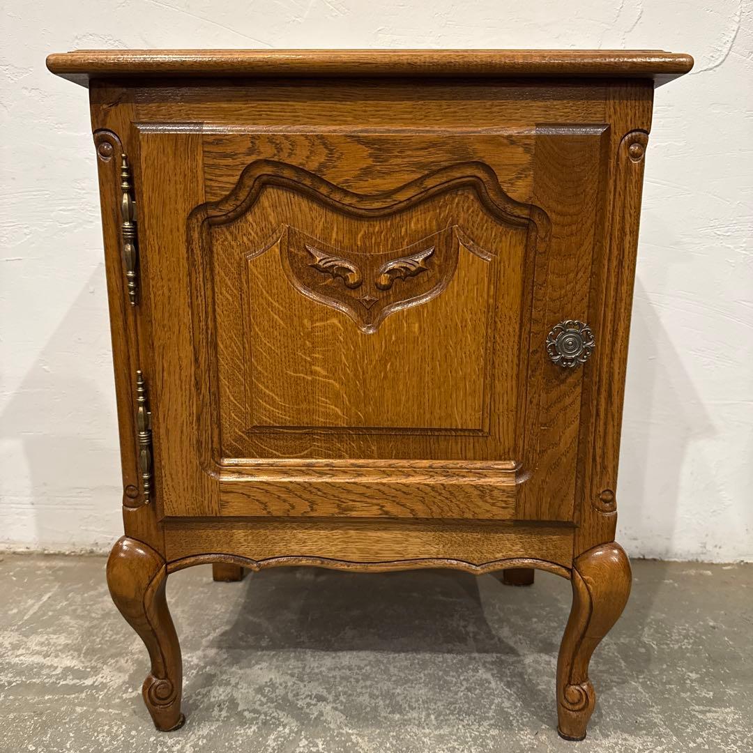 ヴィンテージ　木製サイドテーブル　ベッドサイドテーブル　猫脚