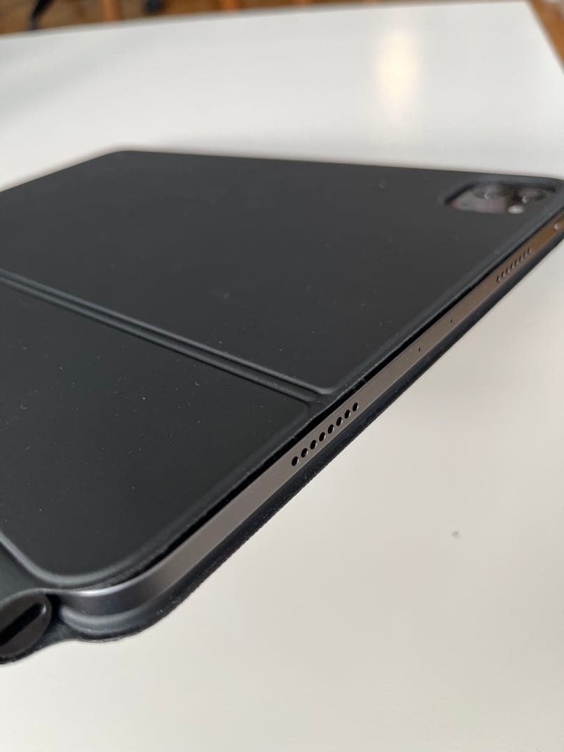 iPad Pro 第3世代　本体とマジックキーボード