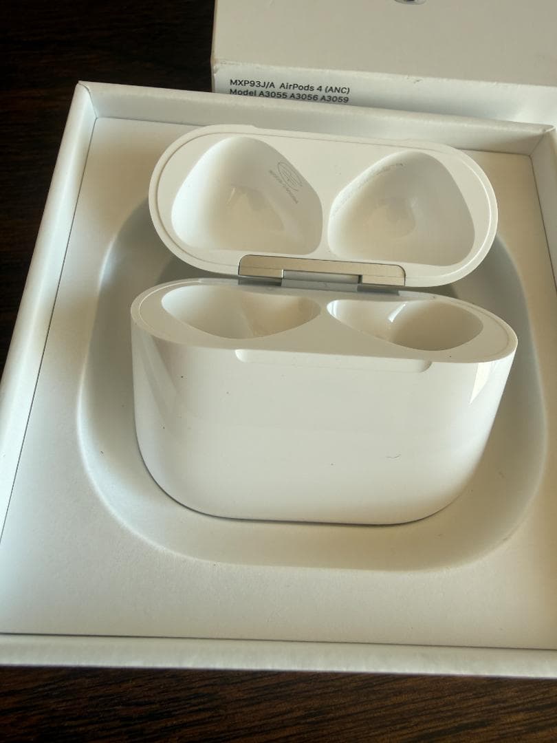超美品 Apple AirPods 4 アクティブノイズキャンセリング搭載