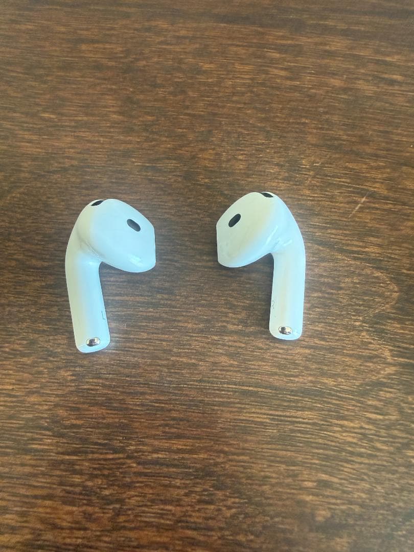 超美品 Apple AirPods 4 アクティブノイズキャンセリング搭載