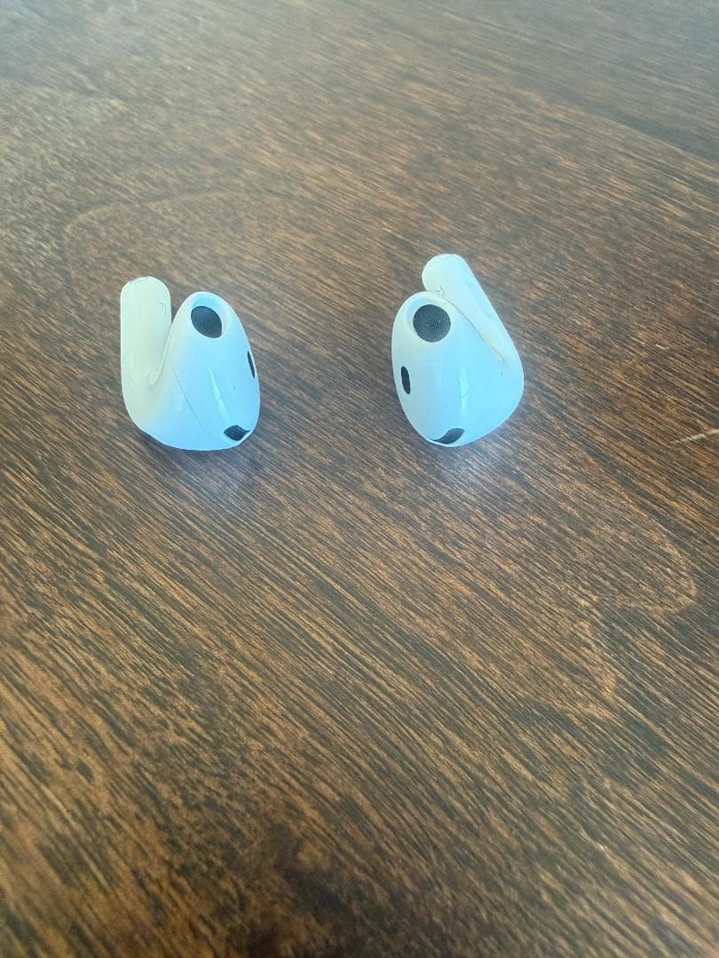 超美品 Apple AirPods 4 アクティブノイズキャンセリング搭載