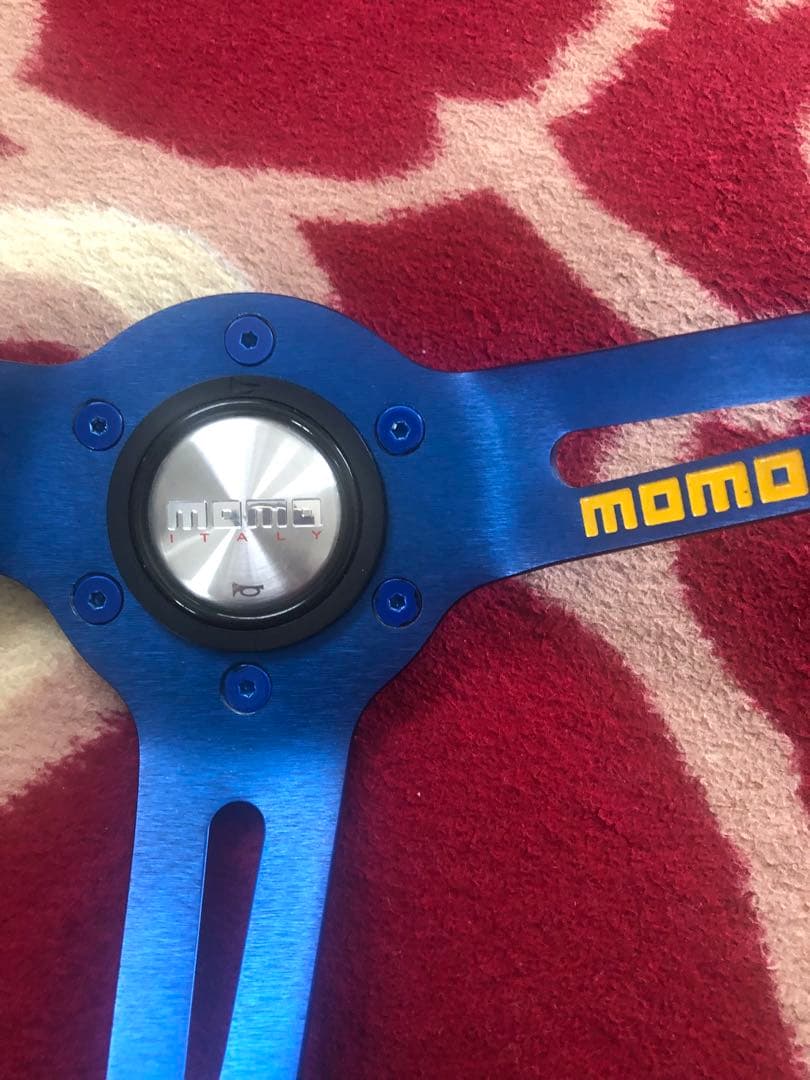 送料込み momo MOD.08 ステアリング 35㎝