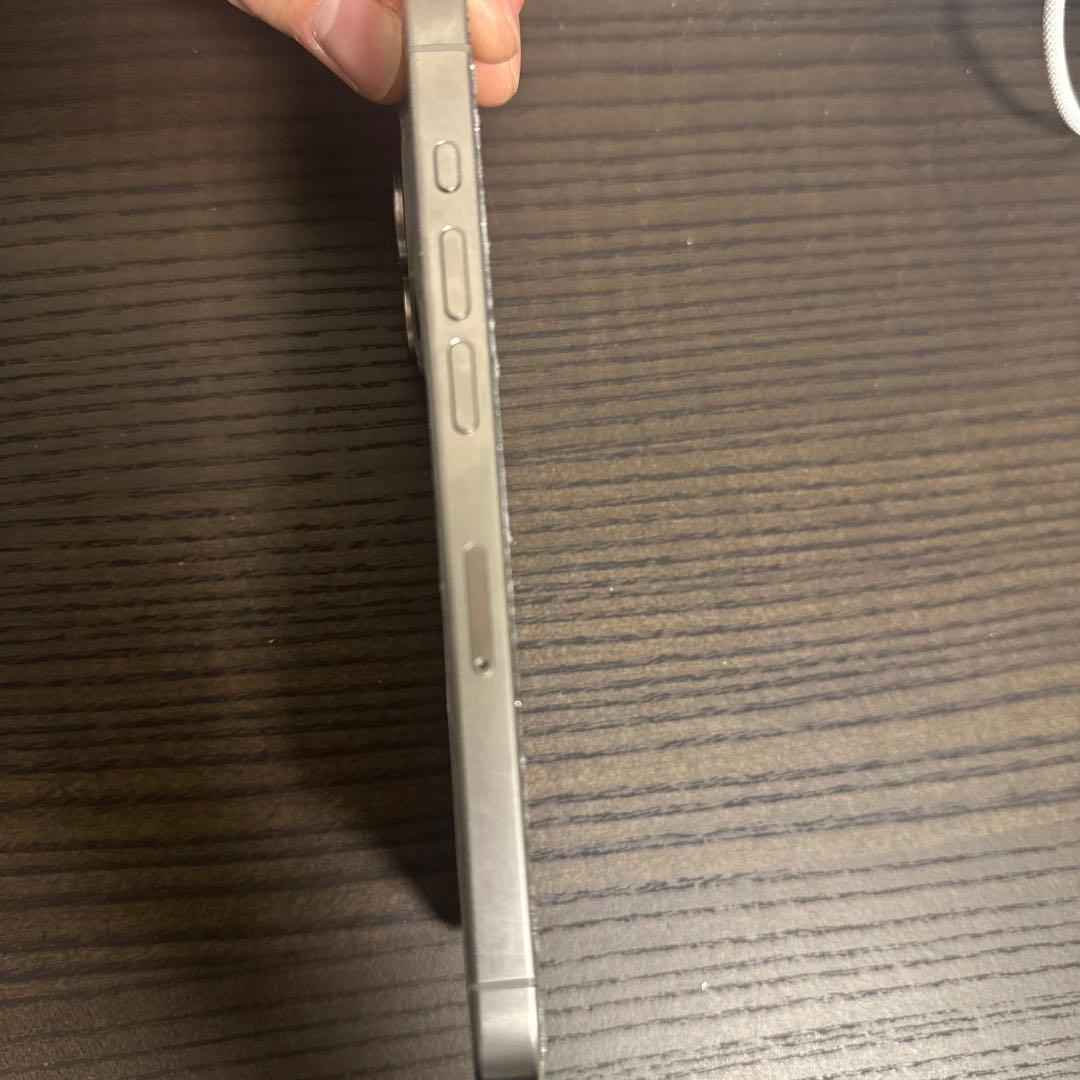 iPhone 15 Pro 画面割れ