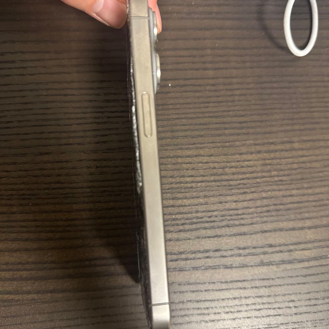 iPhone 15 Pro 画面割れ