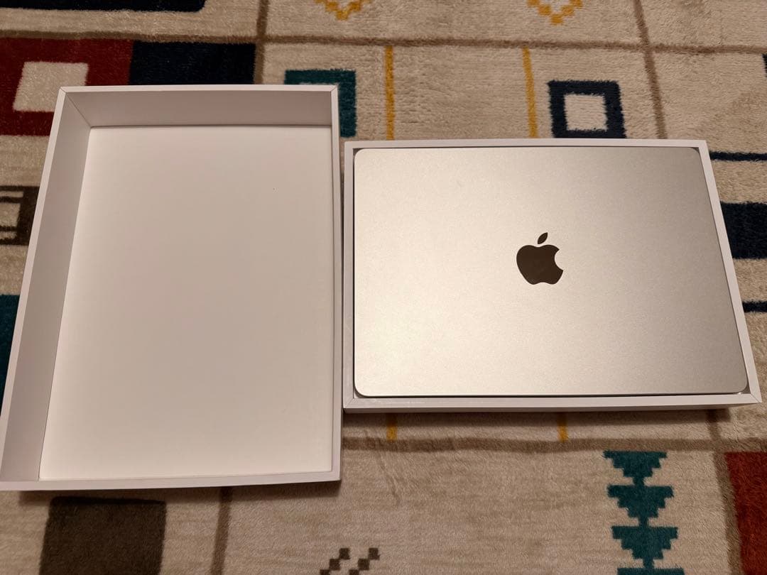 MacBook Air M2 13㌅ 16GB 256GB スターライト付属品有