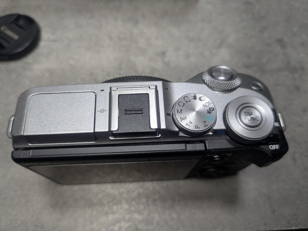 Canon EOSM6markII ボディ シルバー　レンズ等、多数おまけあり