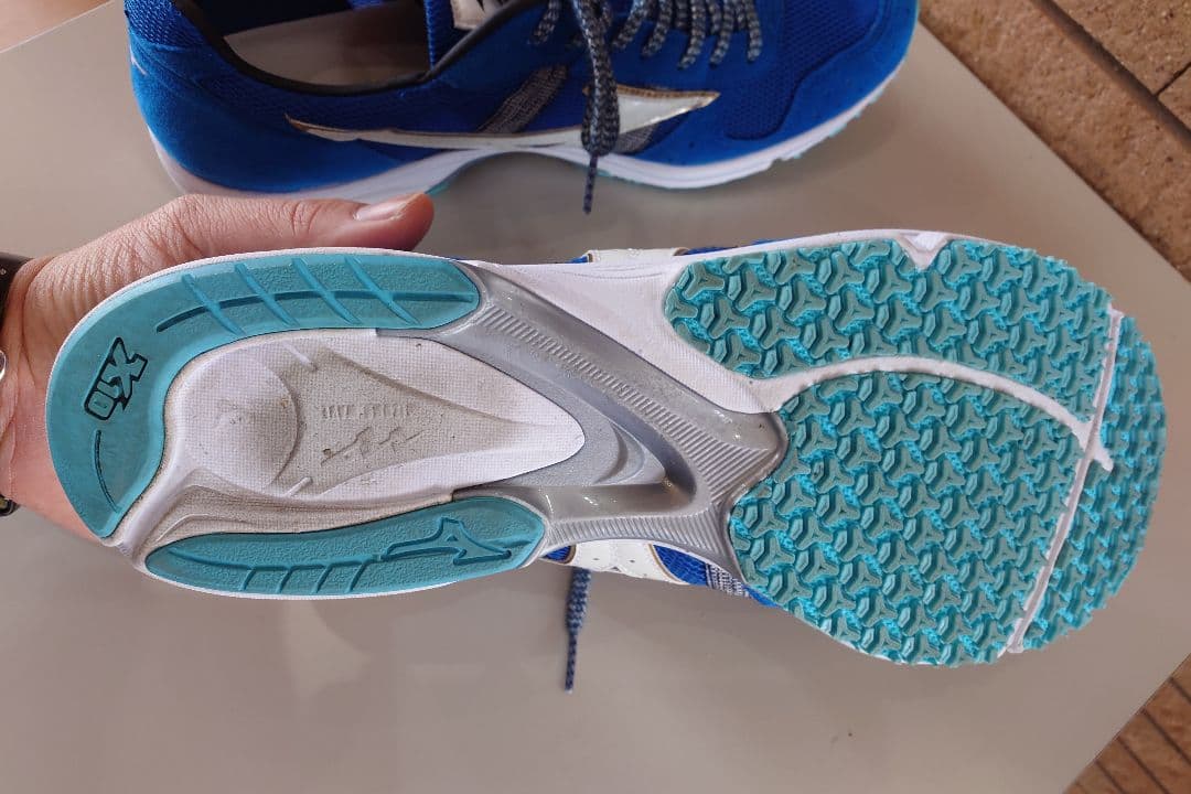 着用1回☆ミズノ ウェーブエンペラージャパン4 ランニングシューズ 27cm 青