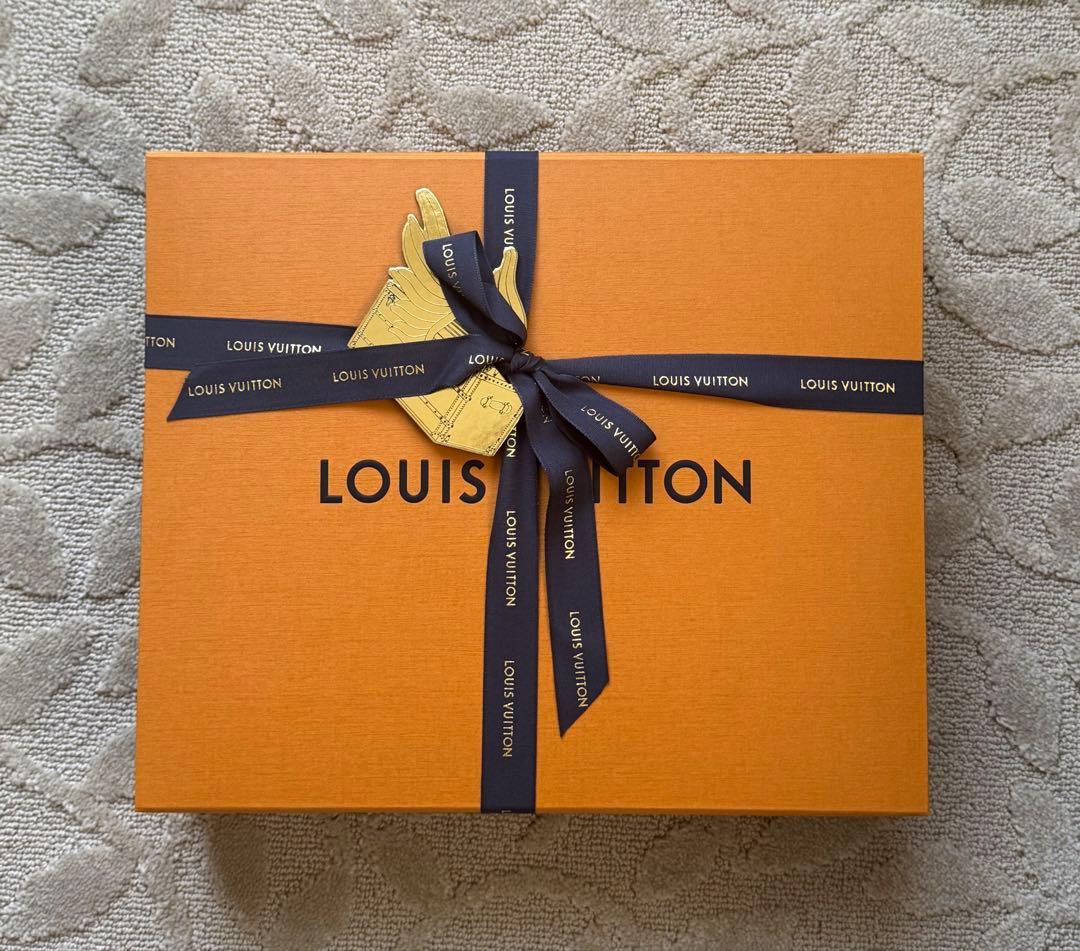 山*梨様 ルイヴィトンモノグラムアクセントフーディ378,400円現行品新品