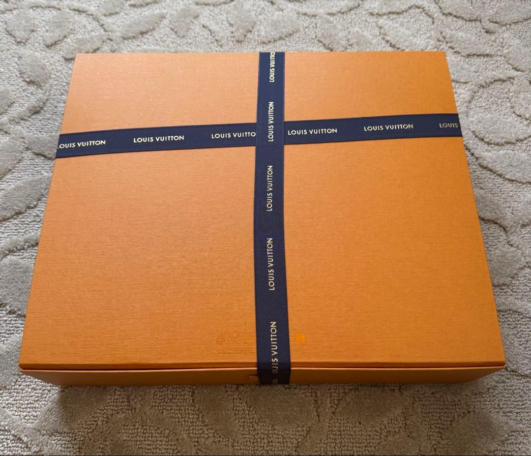 山*梨様 ルイヴィトンモノグラムアクセントフーディ378,400円現行品新品