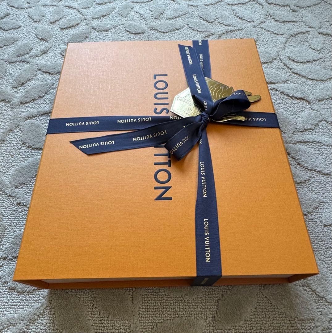 山*梨様 ルイヴィトンモノグラムアクセントフーディ378,400円現行品新品