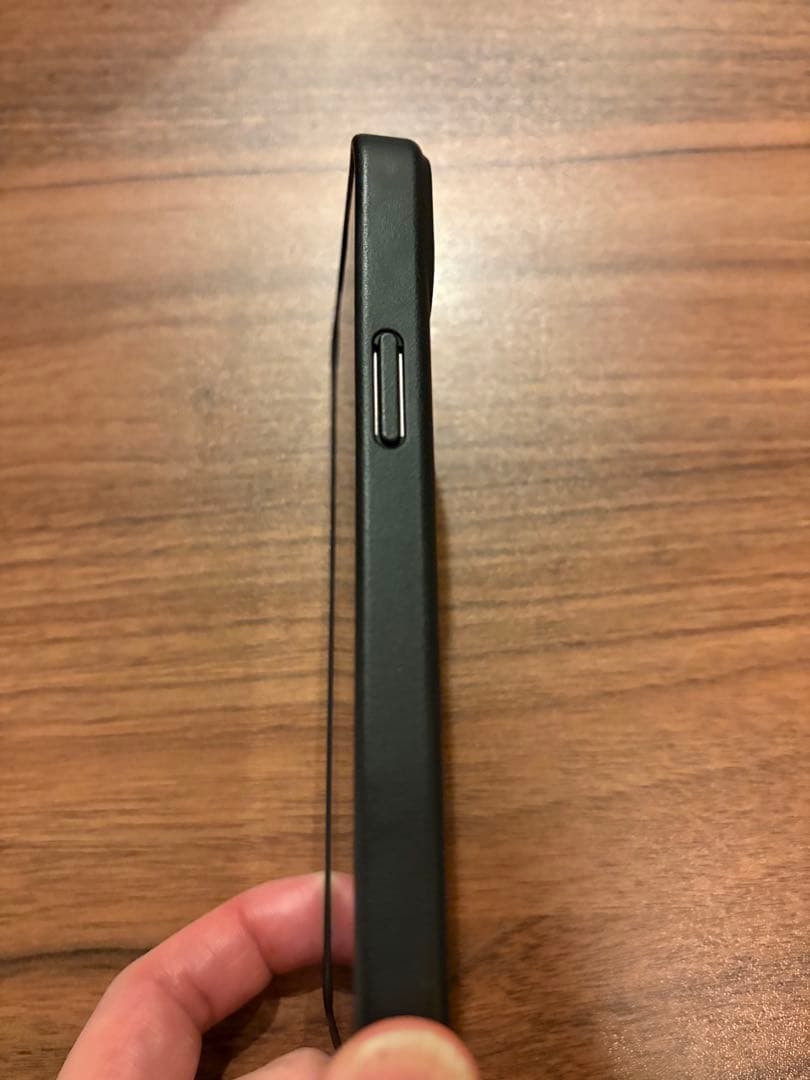 iPhone 13 ホワイト TORRASのケース付き