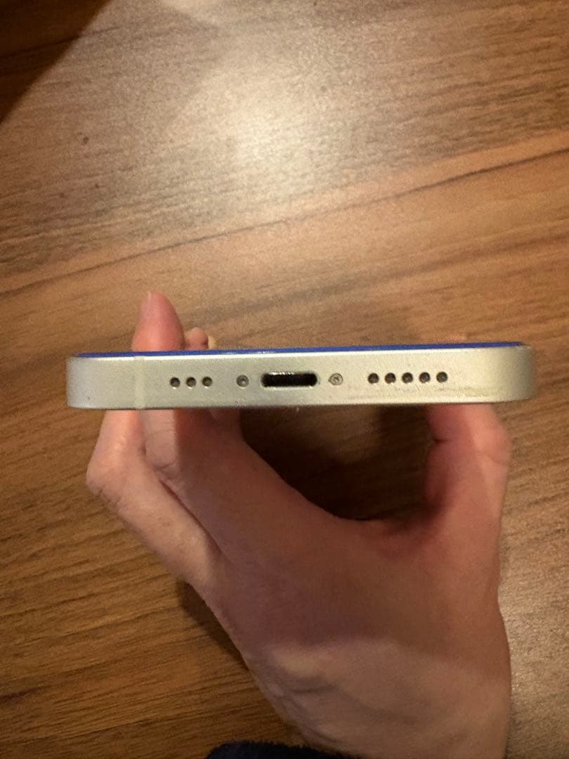 iPhone 13 ホワイト TORRASのケース付き