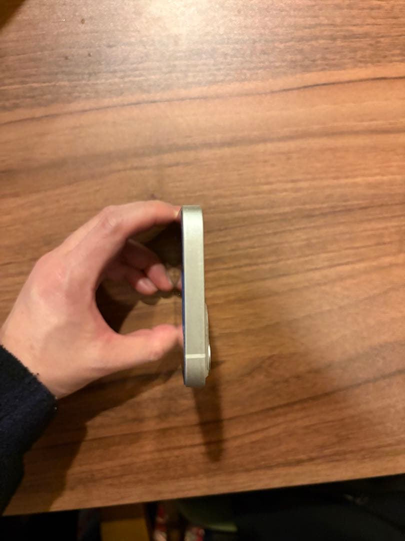 iPhone 13 ホワイト TORRASのケース付き