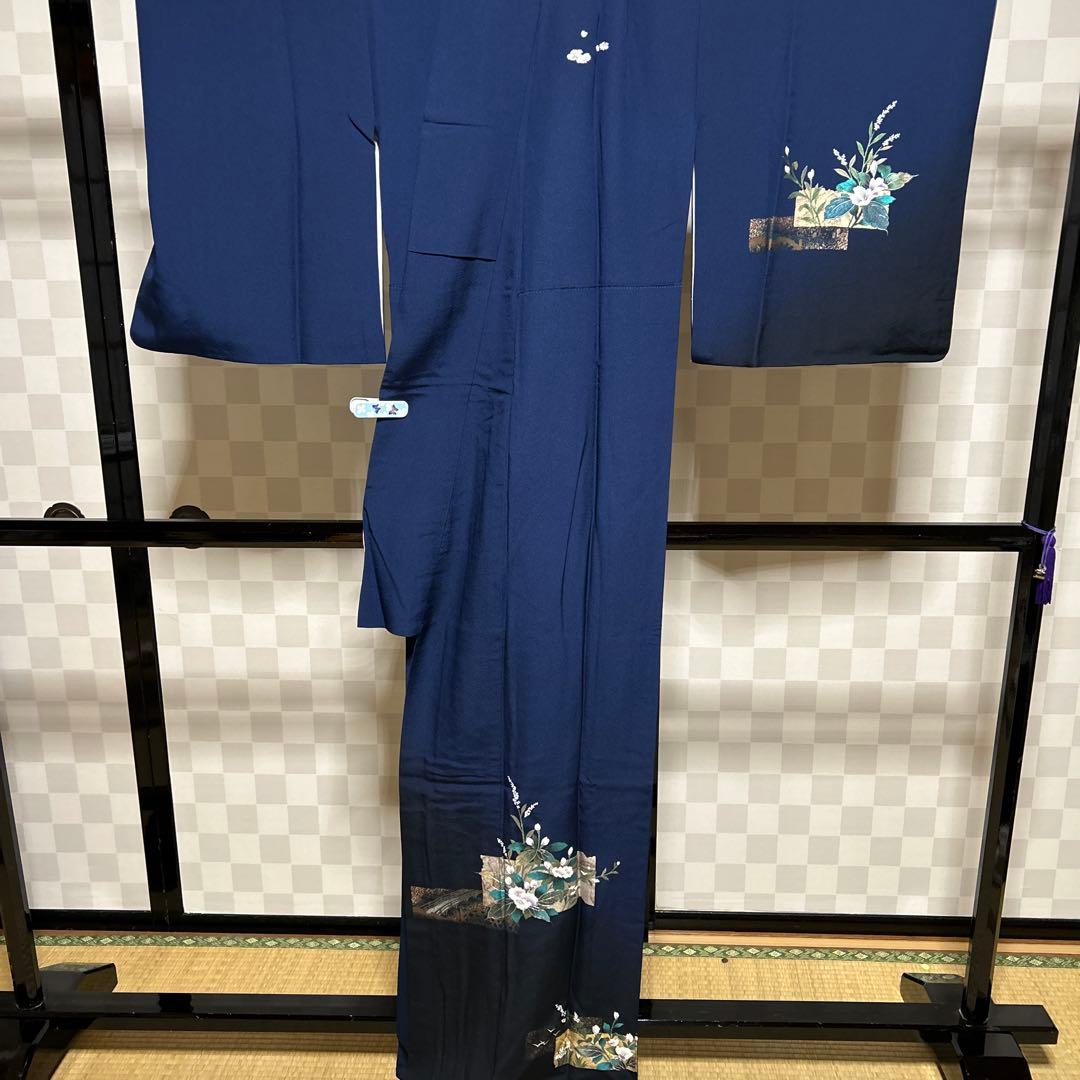 株式会社一蔵謹製　中古品正絹袷　金彩友禅訪問着　紺色裾は濃紺ぼかし