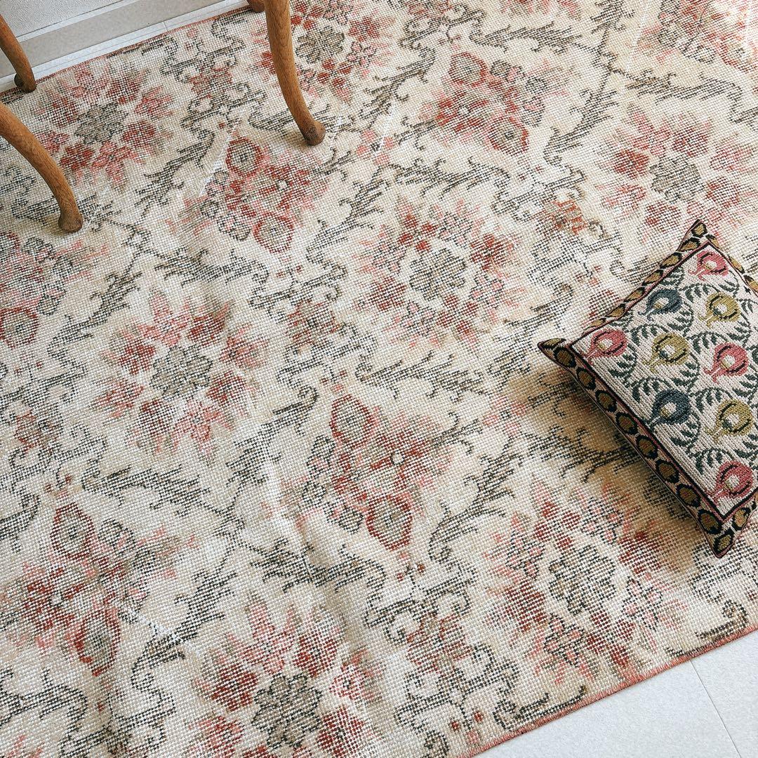 トルコ　ヴィンテージラグ　ピンク　クラシカルフラワー