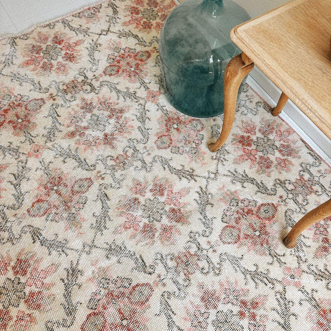 トルコ　ヴィンテージラグ　ピンク　クラシカルフラワー