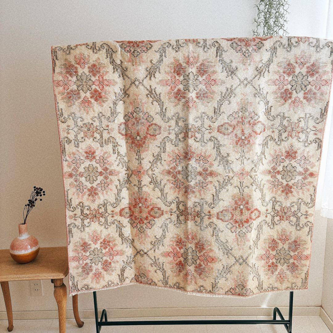 トルコ　ヴィンテージラグ　ピンク　クラシカルフラワー