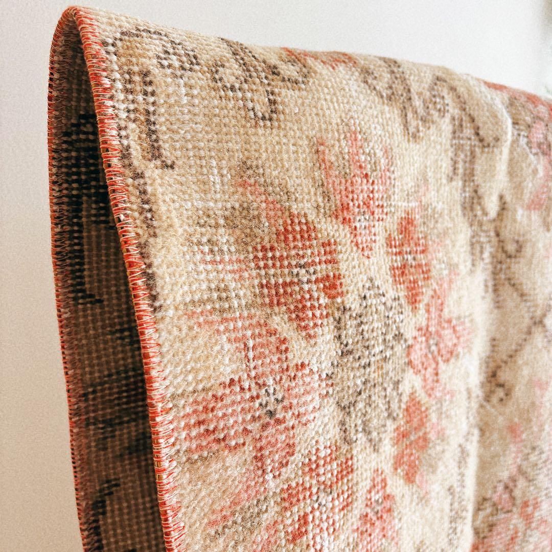 トルコ　ヴィンテージラグ　ピンク　クラシカルフラワー