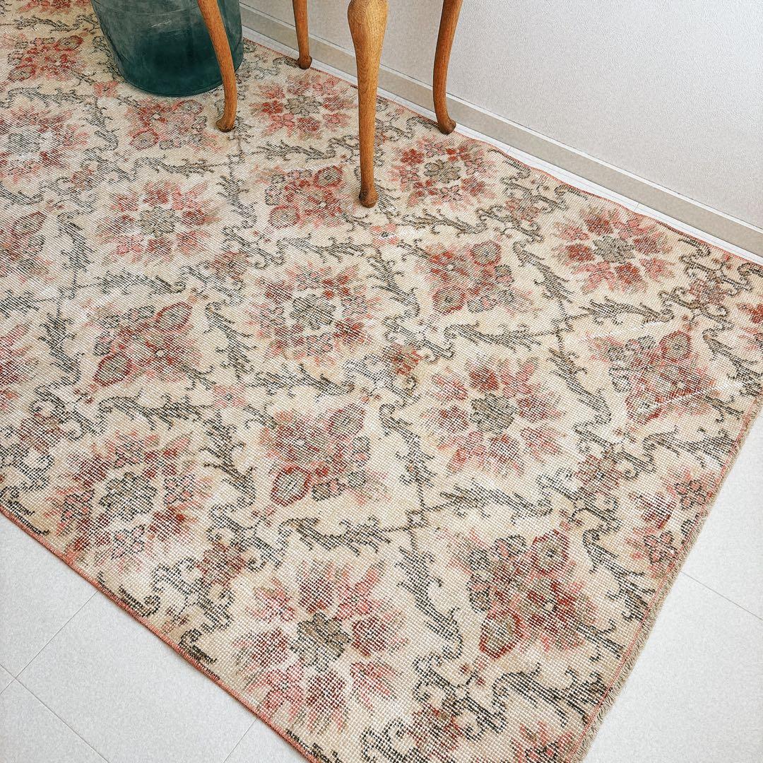 トルコ　ヴィンテージラグ　ピンク　クラシカルフラワー