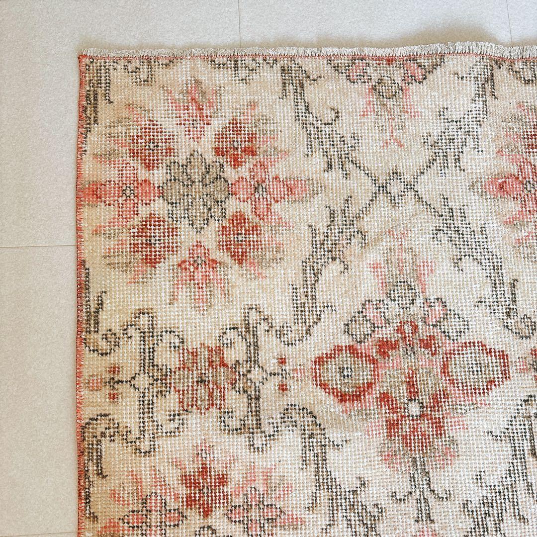 トルコ　ヴィンテージラグ　ピンク　クラシカルフラワー