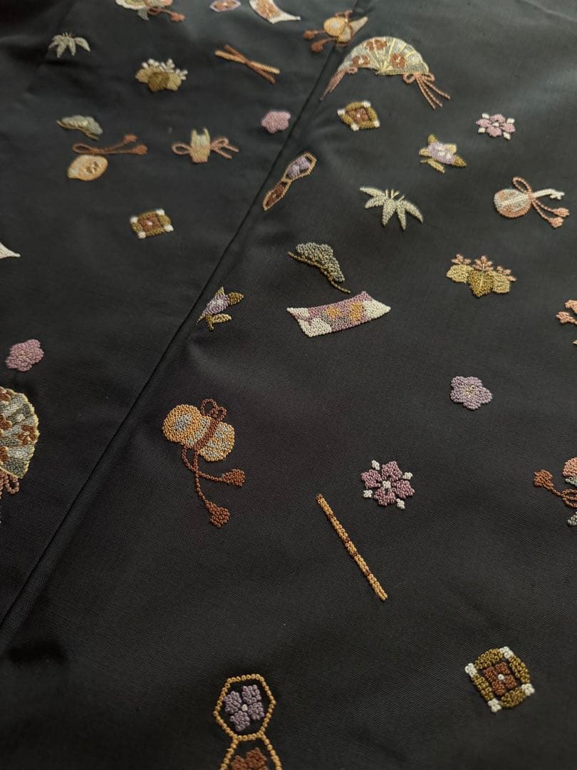 付下げ　相良刺繍　宝尽くし