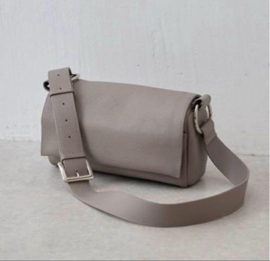 新品 beardsley ビアズリー レザー ショルダーバッグ　ボディバッグ