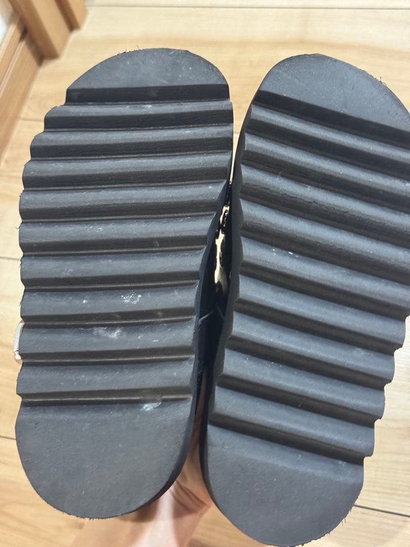 TOGA PULLA ビジュー ブラック サンダル