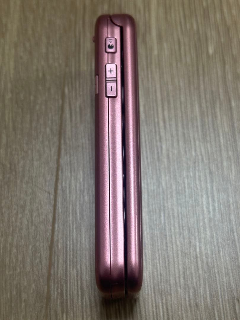 美品　ガラケー　らくらくホン　docomo F-02J ピンク 純正充電器付き