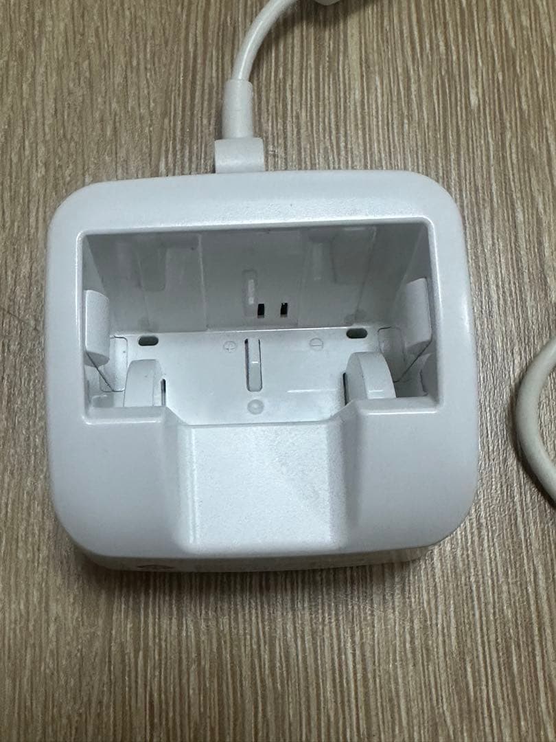 美品　ガラケー　らくらくホン　docomo F-02J ピンク 純正充電器付き