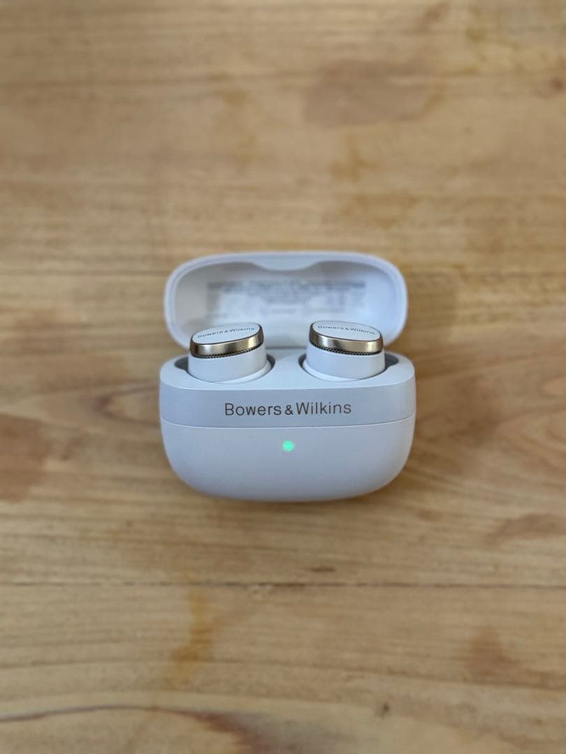 オレスカ Bowers & Wilkins Pi8 ホワイト