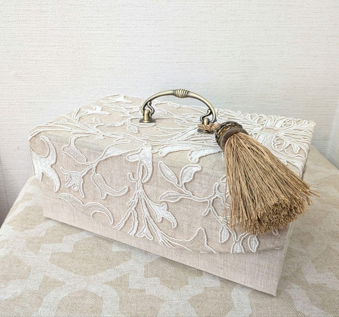 カルトナージュのお道具箱　MORRIS＆Co　刺繍生地