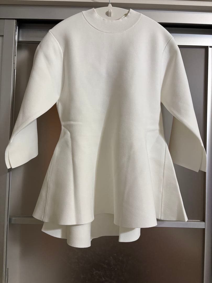 タグ付新品未使用 le PHILルフィル フレアニット ペプラム 立体シルエット