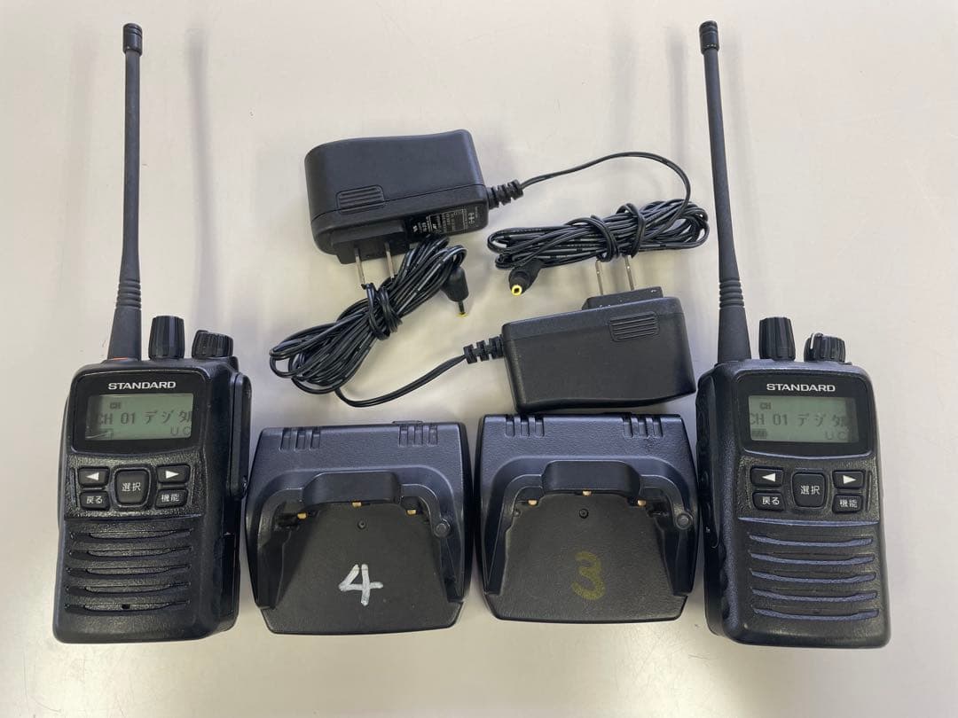 S*r様 スタンダード製デジタルハンディ無線機 VXD450U 2台 充電器付き
