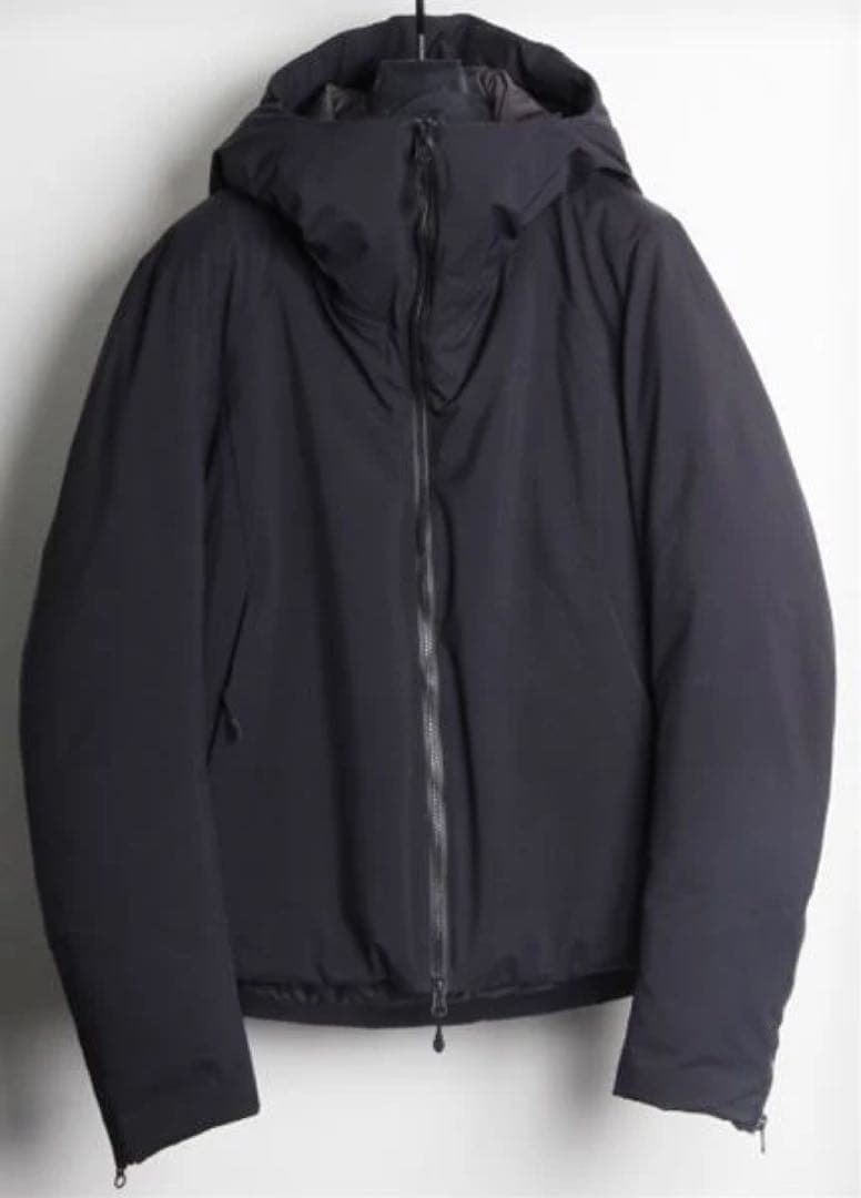 ATTACHMENT透湿防水3レイヤーナイロンリップ　フーデッドダウンジャケット