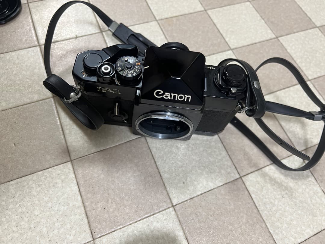 一眼レフカメラ Canon New F-1 ( 販売された 釣りキチ )
