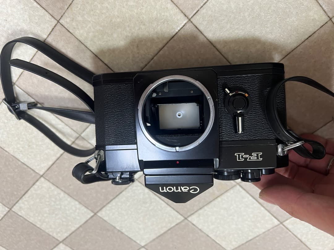 一眼レフカメラ Canon New F-1 ( 販売された 釣りキチ )