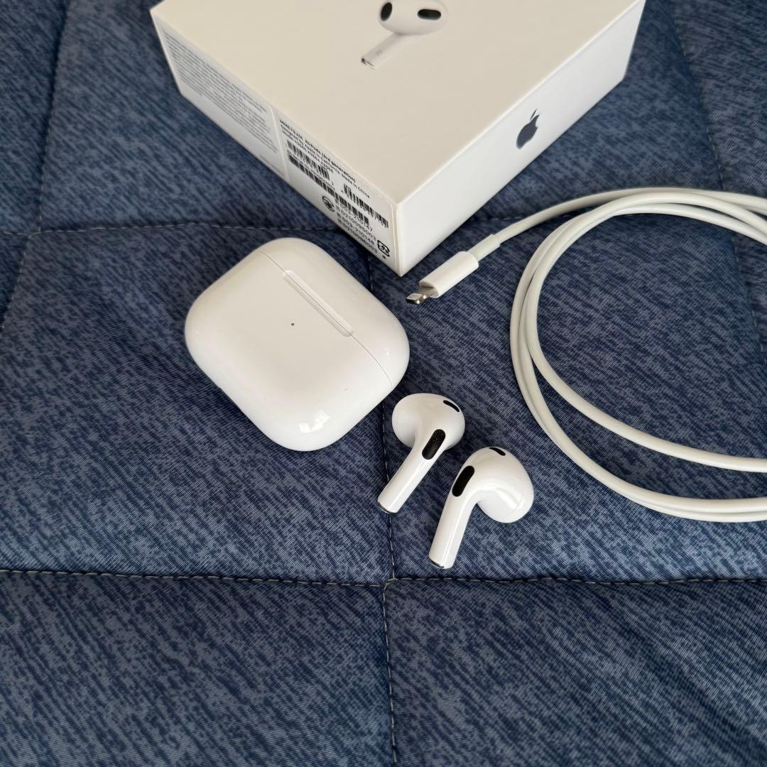 Apple AirPods第3世代 ホワイト 充電ケーブル付き