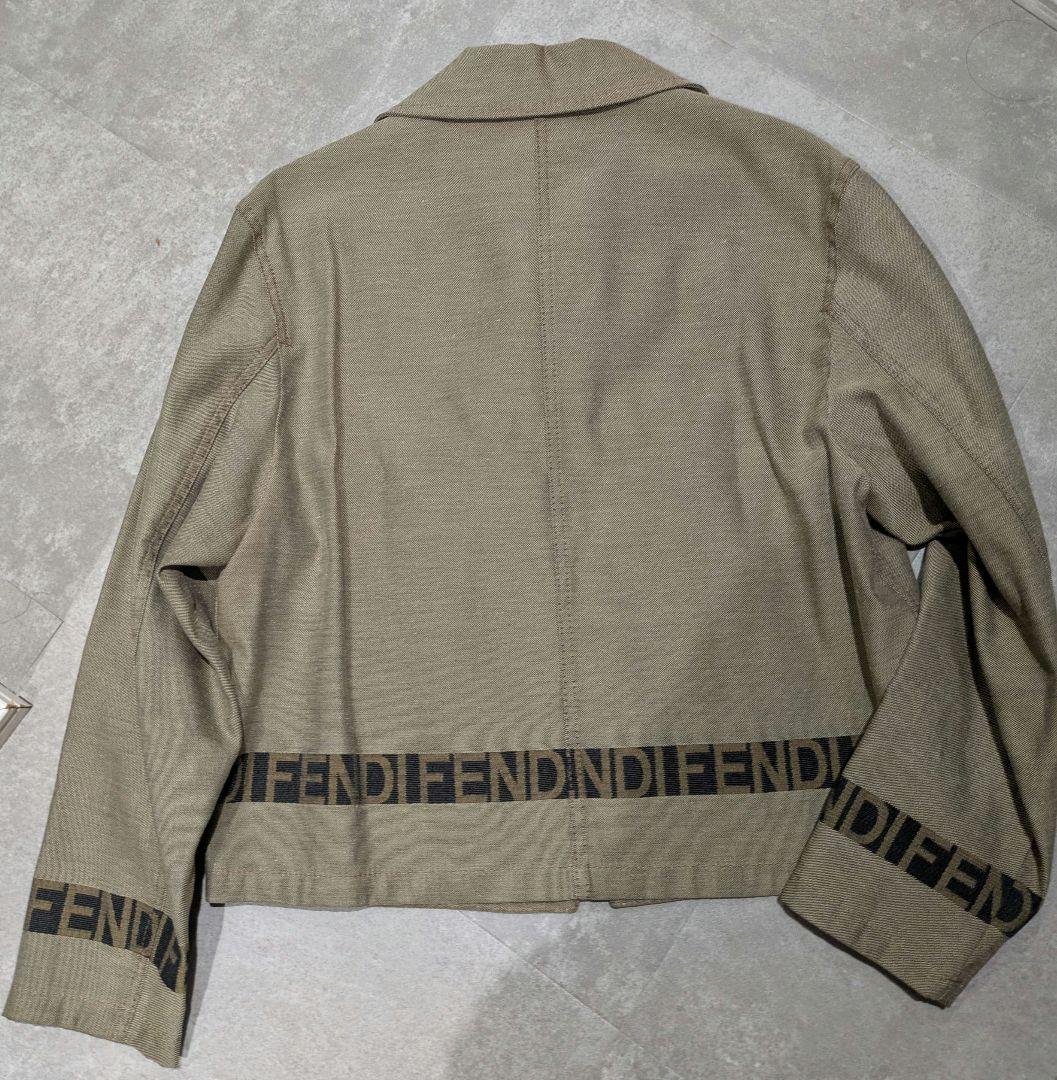 FENDI フェンディクロップド風 ジャケット 文字ロゴ入り M
